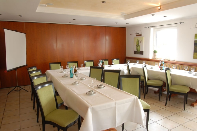 Imagen del bar/restaurante del Hotel Sterkel. Foto 2