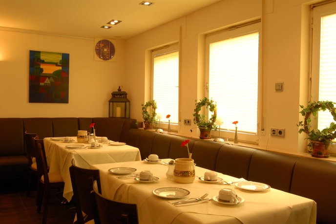 Imagen del bar/restaurante del Hotel Sterkel. Foto 3
