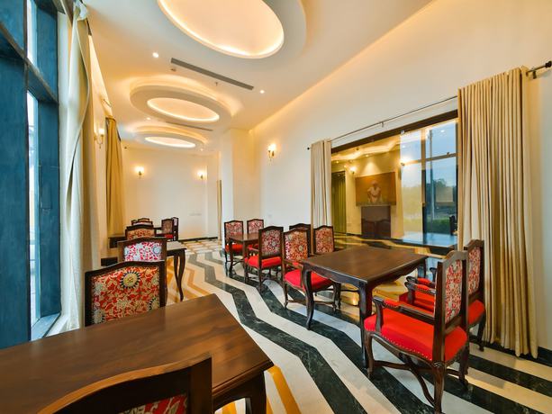 Imagen del bar/restaurante del Hotel Sterling Balicha Udaipur. Foto 3