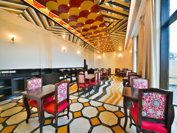 Imagen del bar/restaurante del Hotel Sterling Balicha Udaipur. Foto 4