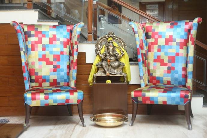 Imagen de los interiores del Hotel Sterling Banquet and. Foto 12