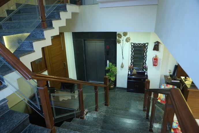 Imagen de los interiores del Hotel Sterling Banquet and. Foto 13