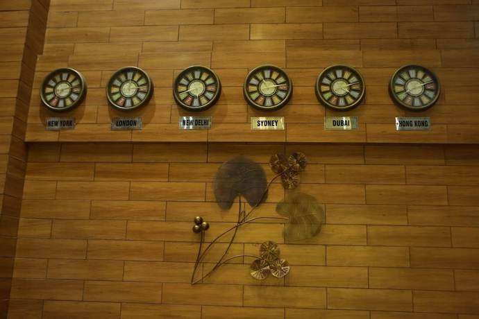 Imagen de los interiores del Hotel Sterling Banquet and. Foto 16