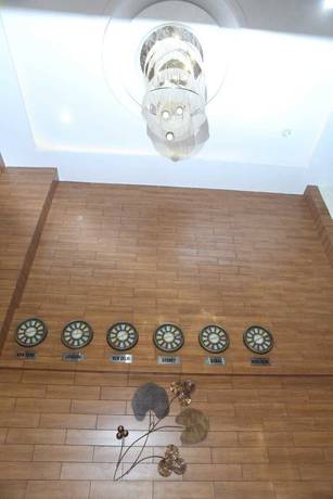 Imagen de los interiores del Hotel Sterling Banquet and. Foto 17