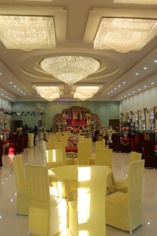 Imagen de los interiores del Hotel Sterling Banquet and. Foto 18