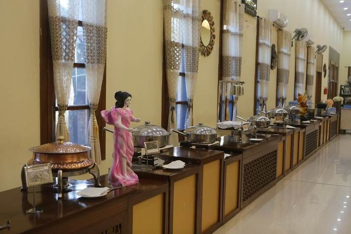 Imagen del bar/restaurante del Hotel Sterling Banquet and. Foto 4