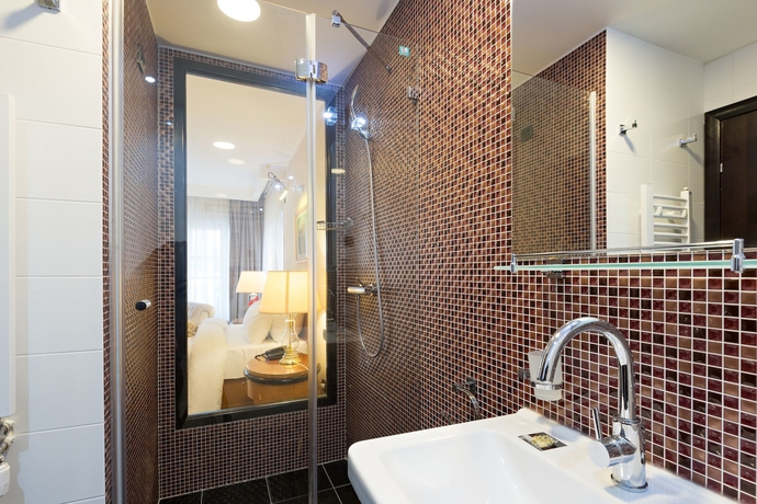 Imagen de la habitación del Hotel Sterling, Belgrado. Foto 9