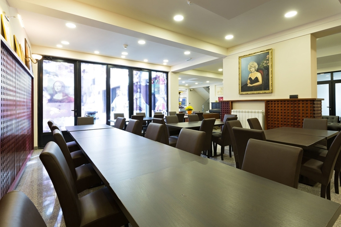 Imagen del bar/restaurante del Hotel Sterling, Belgrado. Foto 4