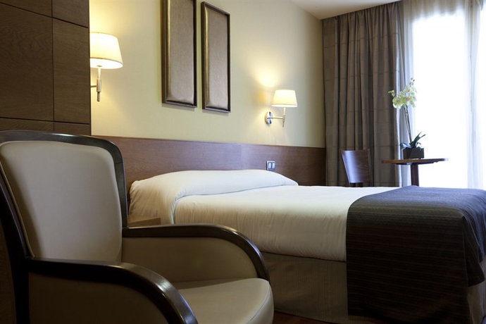 Imagen de la habitación del Hotel Sterling, Centro de Madrid. Foto 11