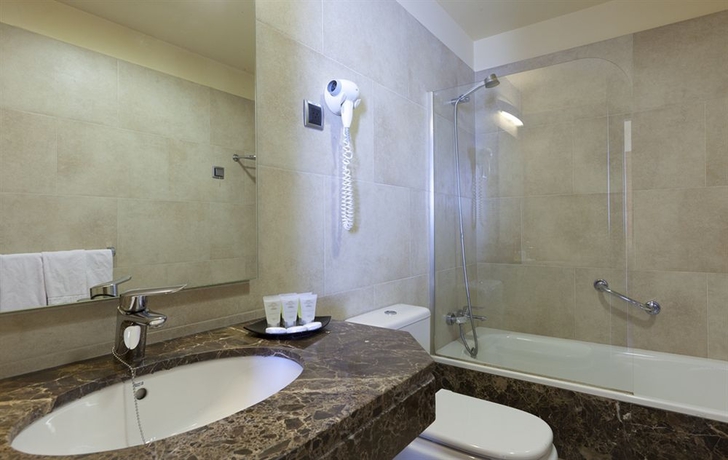 Imagen de la habitación del Hotel Sterling, Centro de Madrid. Foto 12