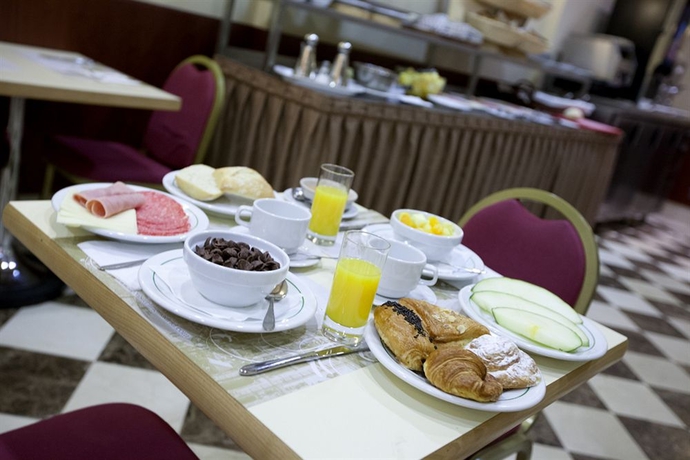 Imagen del bar/restaurante del Hotel Sterling, Centro de Madrid. Foto 3