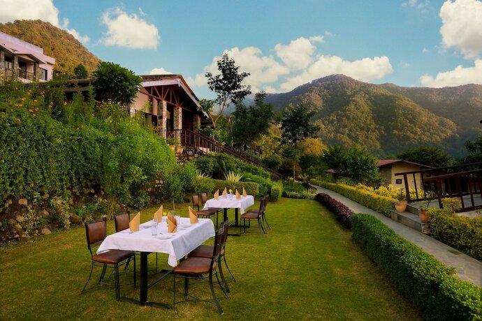 Imagen del bar/restaurante del Hotel Sterling Corbett. Foto 15