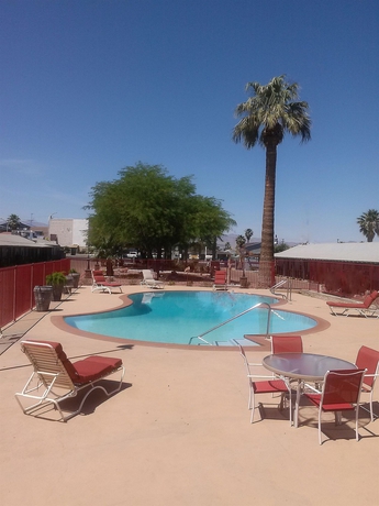 Imagen de la piscina del Hotel Sterling Gardens. Foto 16