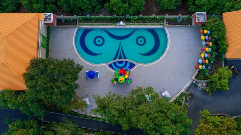 Imagen general del Hotel Sterling Gir. Foto 4