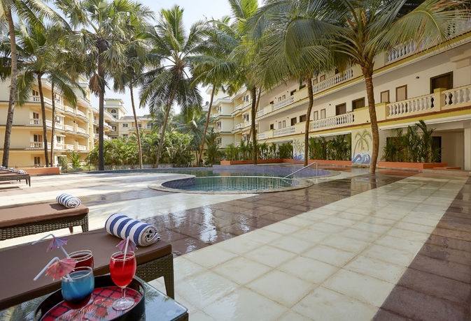 Imagen de la piscina del Hotel Sterling Goa Varca. Foto 19
