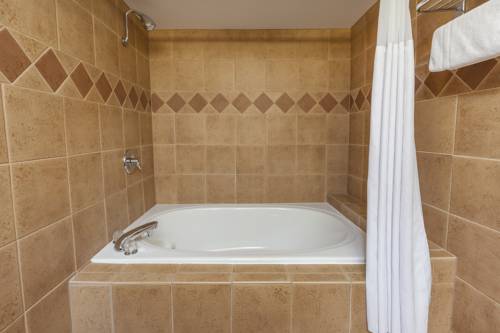 Imagen de la habitación del Hotel Sterling Inn, Sterling Heights. Foto 8