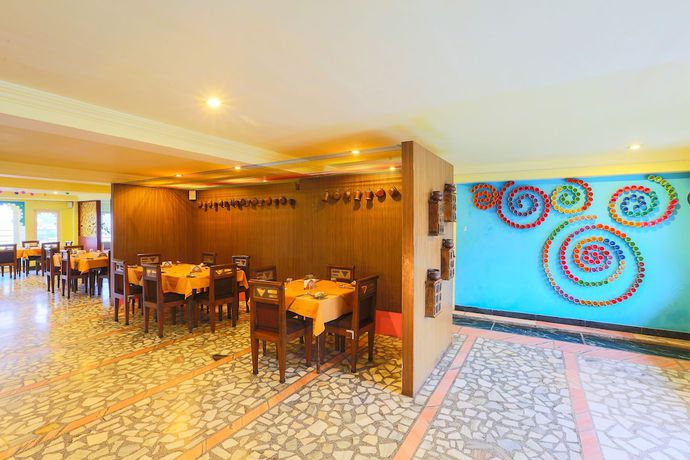 Imagen del bar/restaurante del Hotel Sterling Jaisinghgarh Udaipur. Foto 4