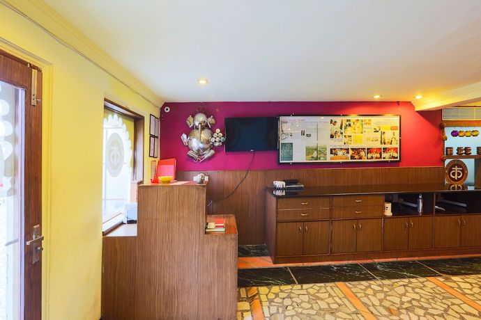 Imagen del bar/restaurante del Hotel Sterling Jaisinghgarh Udaipur. Foto 5