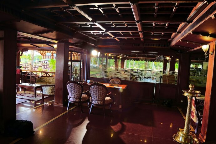 Imagen de los interiores del Hotel Sterling Lake Palace Alleppey. Foto 14