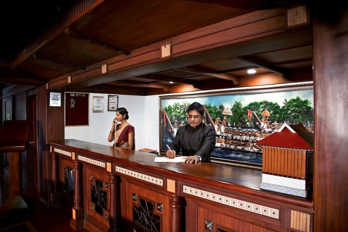 Imagen de los interiores del Hotel Sterling Lake Palace Alleppey. Foto 17