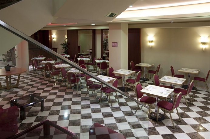 Imagen del bar/restaurante del Hotel Sterling, Madrid. Foto 1