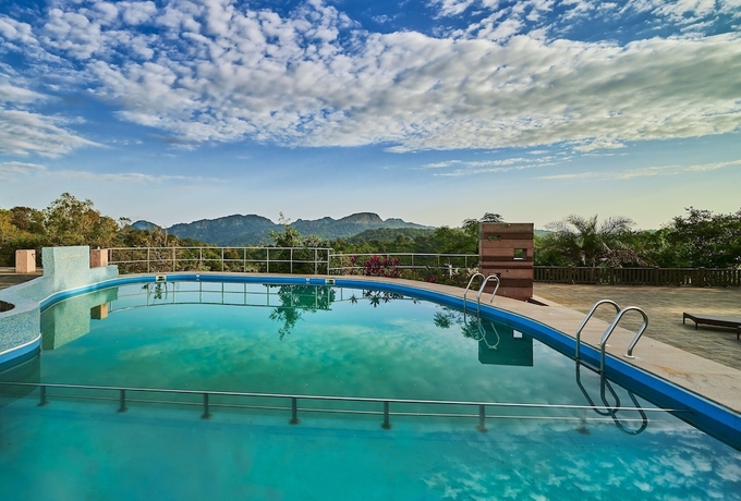 Imagen de la piscina del Hotel Sterling Mount Abu. Foto 18