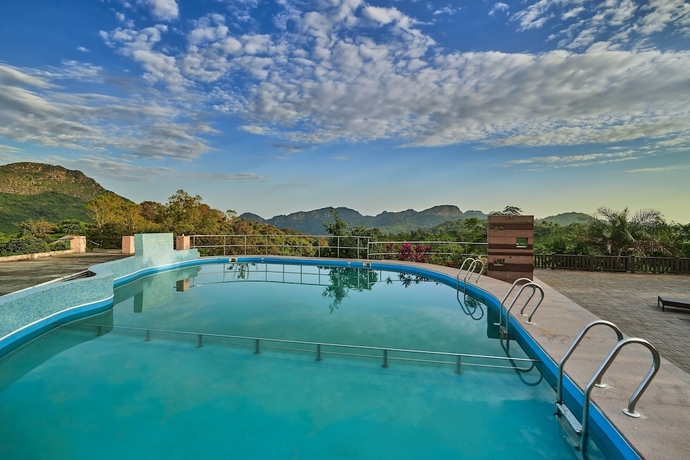 Imagen de la piscina del Hotel Sterling Mount Abu. Foto 19