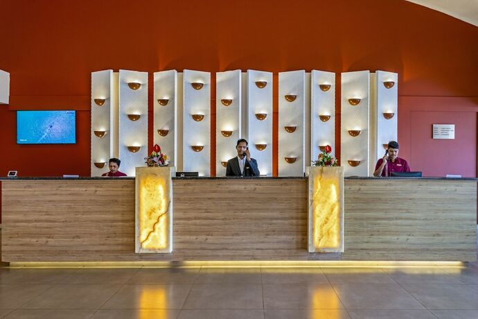 Imagen general del Hotel Sterling Puri. Foto 5