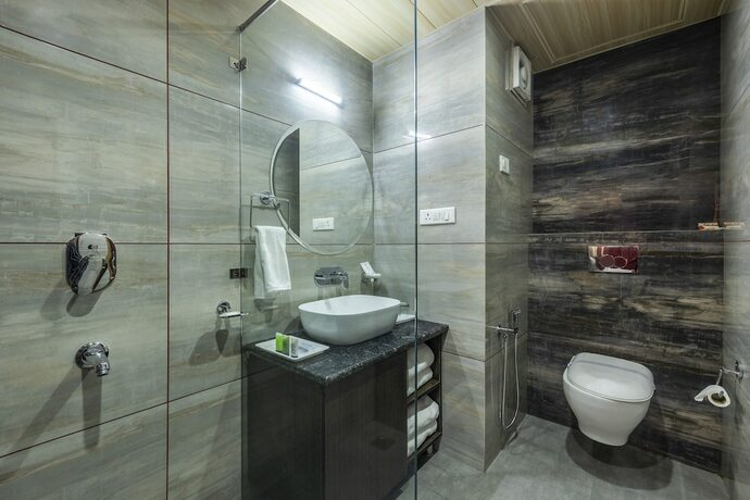 Imagen de la habitación del Hotel Sterling Shivalik Chail. Foto 15