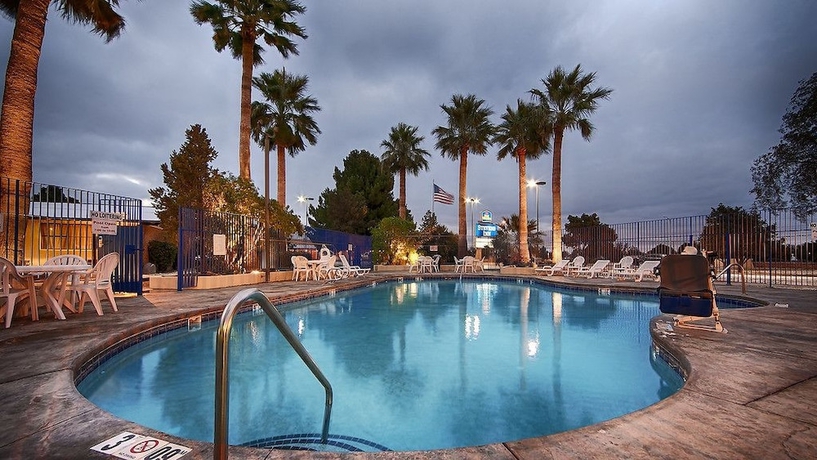 Imagen de la piscina del Hotel Stevens Inn a Howard Johnson by Wyndham. Foto 18