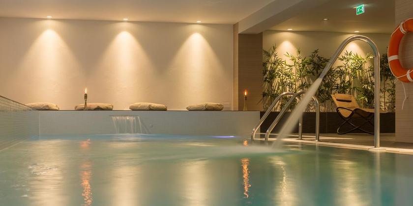 Imagen de la piscina del Hotel Steyler Fatima Congress. Foto 25