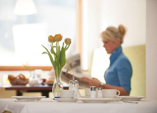 Imagen del bar/restaurante del Hotel Stifter, Lutago. Foto 3
