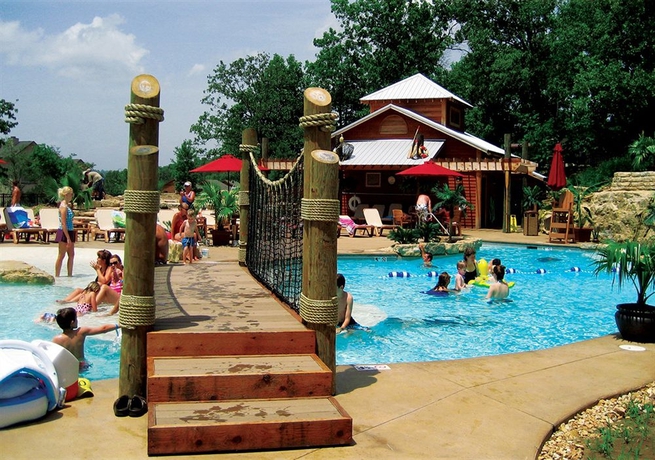 Imagen de la piscina del Hotel Still Waters Resort. Foto 14