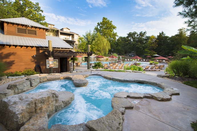 Imagen de los exteriores del Hotel Still Waters Resort. Foto 8