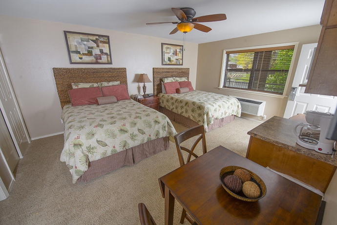 Imagen de la habitación del Hotel Still Waters Resort. Foto 4
