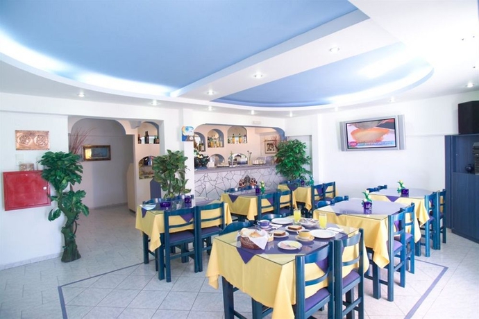 Imagen del bar/restaurante del Hotel Stilvi Suite. Foto 2
