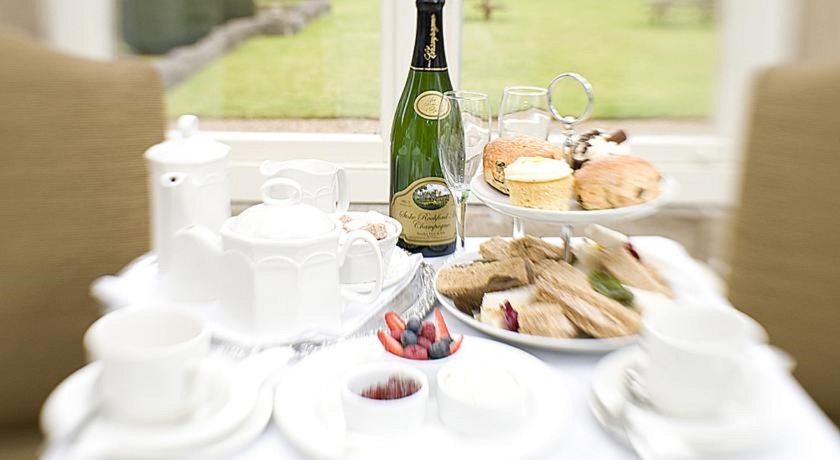 Imagen del bar/restaurante del Hotel Stoke Rochford Hall. Foto 5