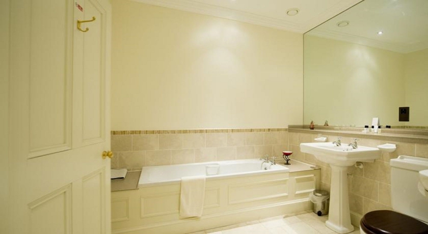 Imagen de la habitación del Hotel Stoke Rochford Hall. Foto 10