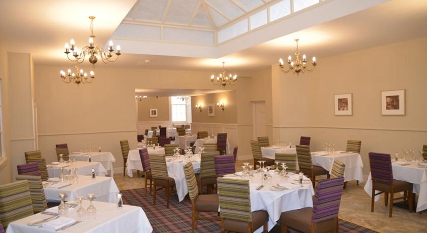 Imagen del bar/restaurante del Hotel Stoke Rochford Hall. Foto 9