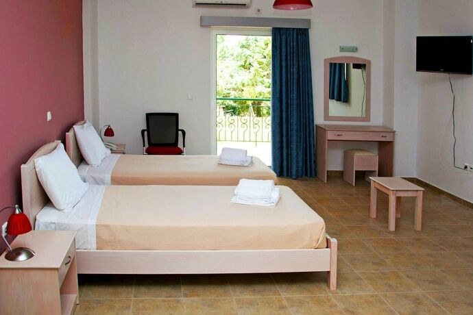 Imagen de la habitación del Hotel Stomio Villague. Foto 19