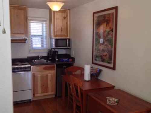 Imagen de la habitación del Hotel Stone Lizard Lodging. Foto 8