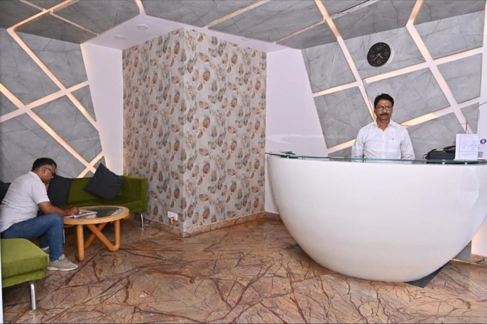 Imagen de los interiores del Hotel Stone Park Radha Devi Ln. Foto 13