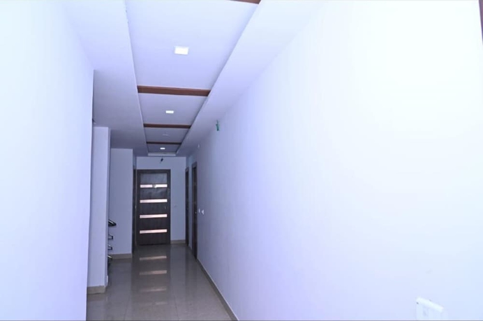 Imagen de los interiores del Hotel Stone Park Radha Devi Ln. Foto 14