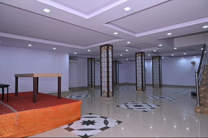 Imagen de los interiores del Hotel Stone Park Radha Devi Ln. Foto 15