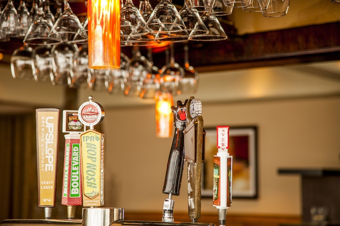 Imagen del bar/restaurante del Hotel Stonebridge Inn. Foto 7