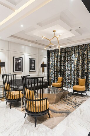 Imagen de los interiores del Hotel Stonehill Suites. Foto 38