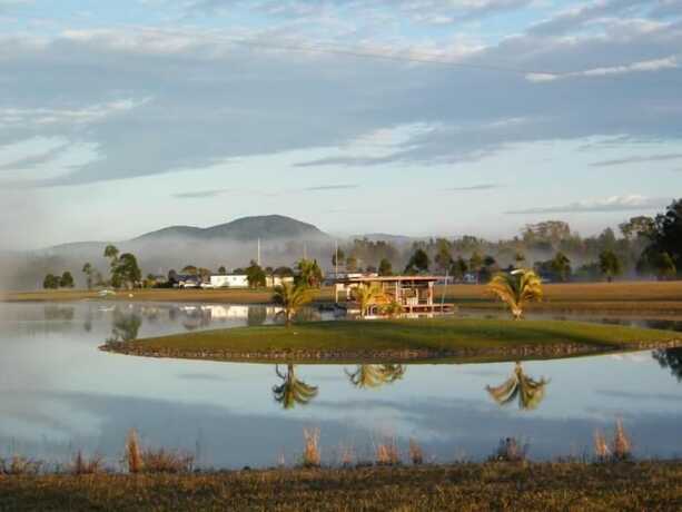 Imagen de los exteriores del Hotel Stoney Park. Foto 30