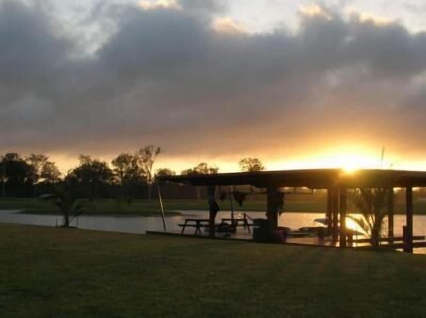 Imagen de los exteriores del Hotel Stoney Park. Foto 38