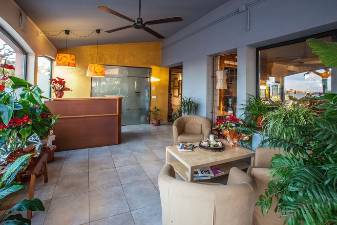 Imagen del bar/restaurante del Hotel Stop, Bellpuig. Foto 2