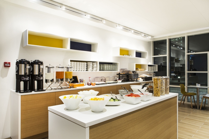 Imagen del bar/restaurante del Hotel Storm Hotel By Keahotels. Foto 3